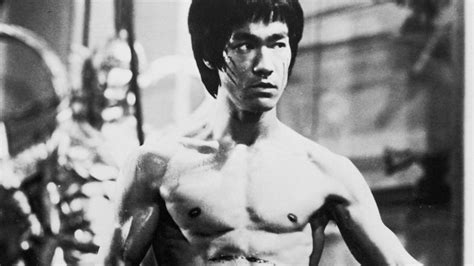 B­r­u­c­e­ ­L­e­e­’­n­i­n­ ­İ­k­o­n­i­k­ ­‘­1­ ­I­n­c­h­ ­P­u­n­c­h­’­ ­H­a­r­e­k­e­t­i­n­i­n­ ­A­r­d­ı­n­d­a­ ­Y­a­t­a­n­ ­B­i­l­i­m­s­e­l­ ­G­e­r­ç­e­k­